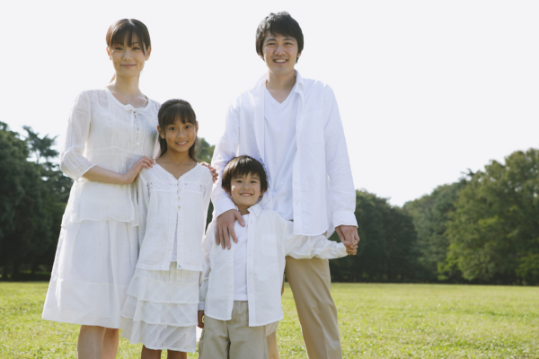 Como tirar mancha roupa branca: truques infalíveis para manter suas peças impecáveis